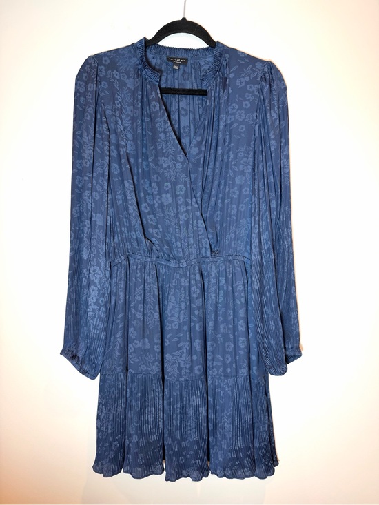 Current Air Dresses & Skirts - Current Air Blue Floral Pleated V-Neck Smocked Dress Size L